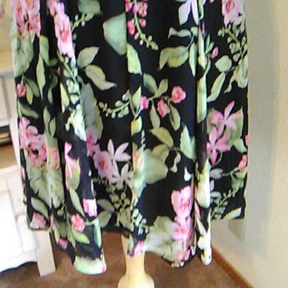 NWT Tommy Hilfiger Dark Floral Dresd - Picture 6 of 16
